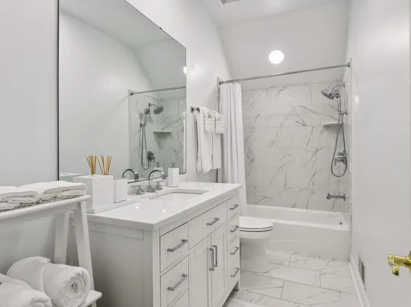 3115 N Shore Dr, Wayzata, MN 55391