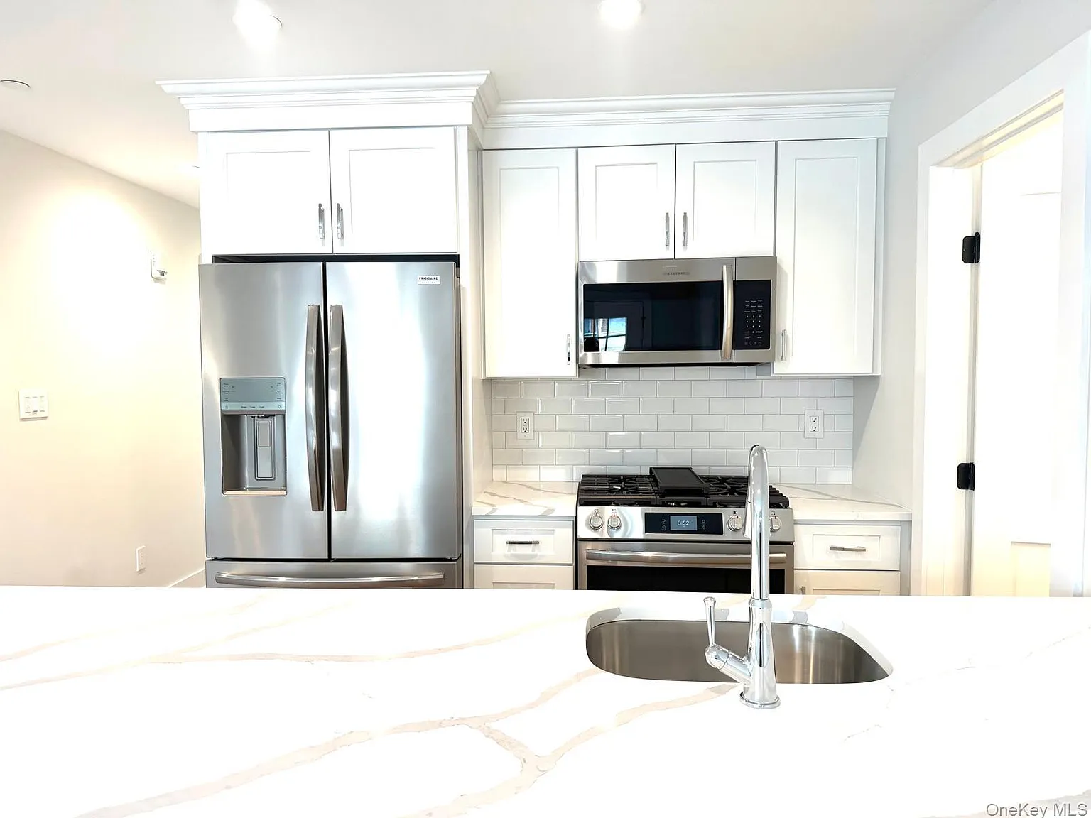 2 bed, 2.0 bath, 900 sqft, $4,500 — Photo 1