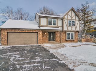 1120 Langley Cir, Naperville, IL 60563
