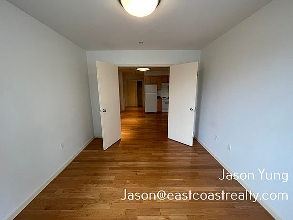2nd image of 27 Peterborough St #295