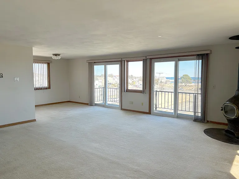 190 Kings Hwy — Photo 9