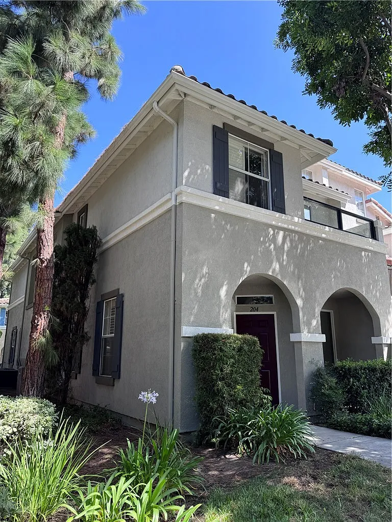 2 bed, 2.5 bath, 1183 sqft, $3,695 — Photo 1