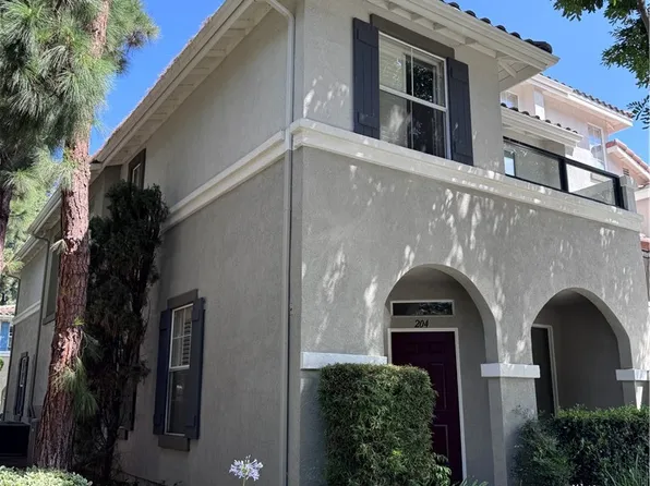 204 Falcon Crk, Irvine, CA 92618