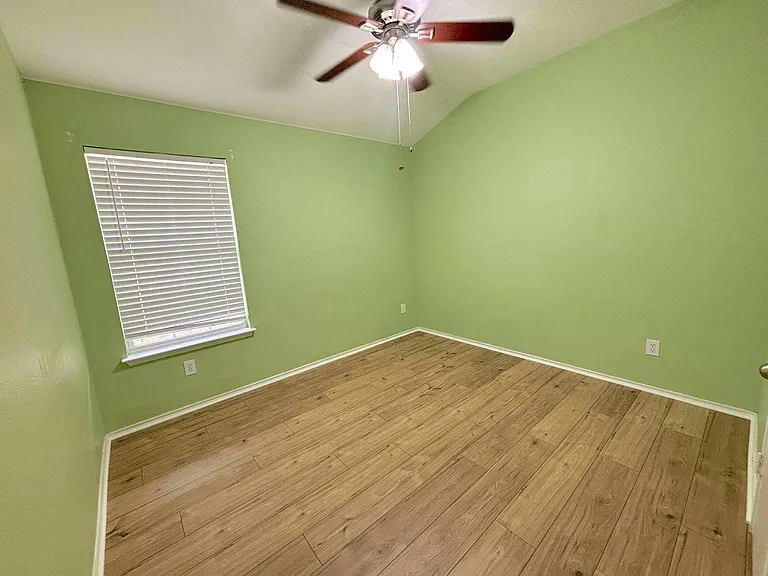 209 Moonlight Dr — Photo 16