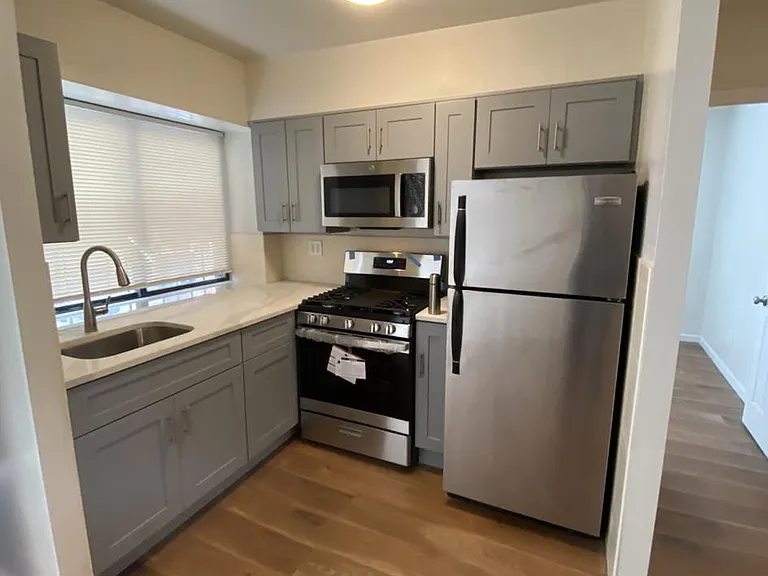 7326 Queens Midtown Expy #1 — Photo 1