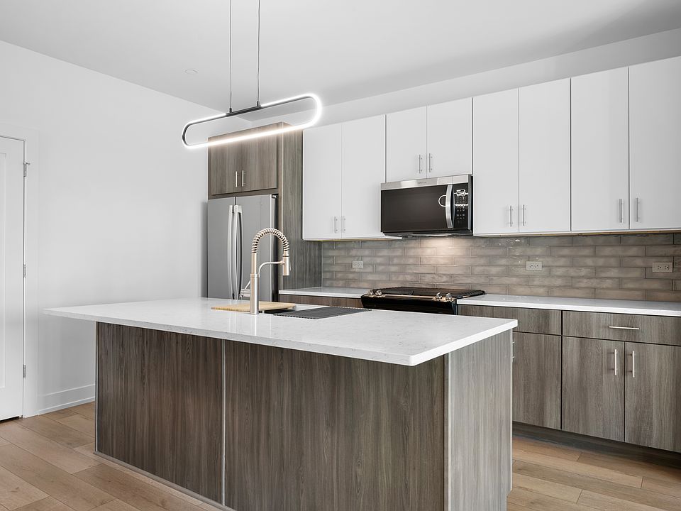 1st image of 27 W Park Blvd #202