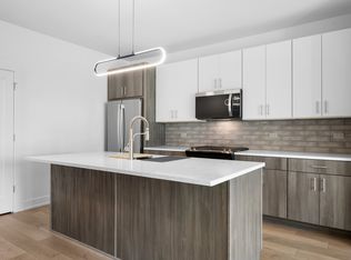 27 W Park Blvd #202, Villa Park, IL 60181