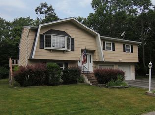 26 Oklahoma Trl, Hopatcong, NJ 07843