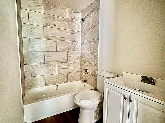 4th image of 13614 Pierce St #2