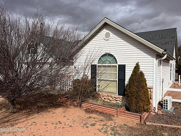 3rd image of 2770 W Country Club Dr