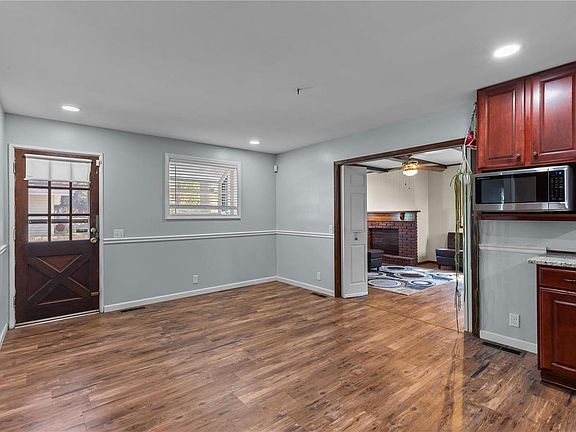 4th image of 3720 Helmkampf Dr