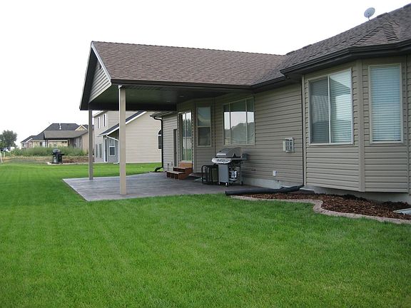 Huge covered deck!!!