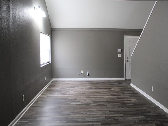 3rd image of 6002 Jackson Ave #6002