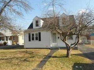 8 Hawkins Rd, Ansonia, CT 06401