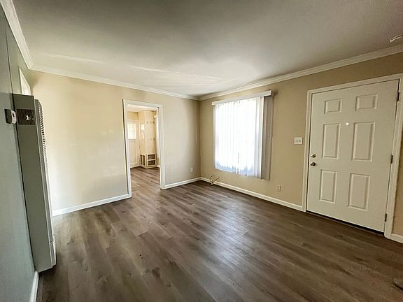 2nd image of 120 & 126 Redwood Ave #120-1