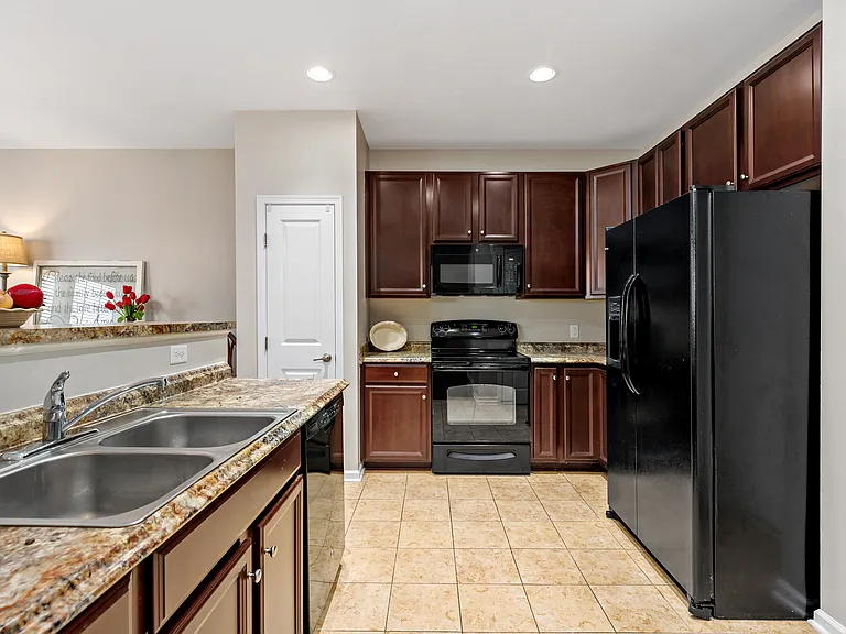 124 Cobblestone Dr — Photo 10