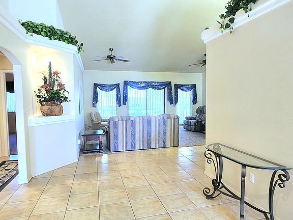 5th image of 3737 Siesta Dr