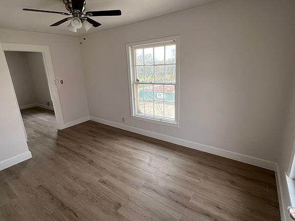 5th image of 3821 Woodleigh St #3