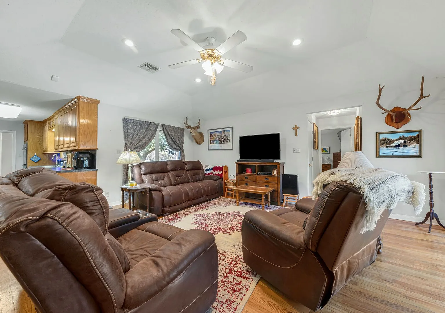 Ranch home and land for Rent — Photo 3