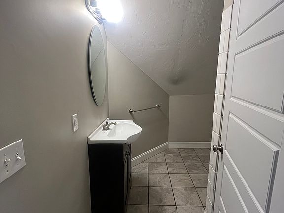 4th image of 301 W Elm St #3