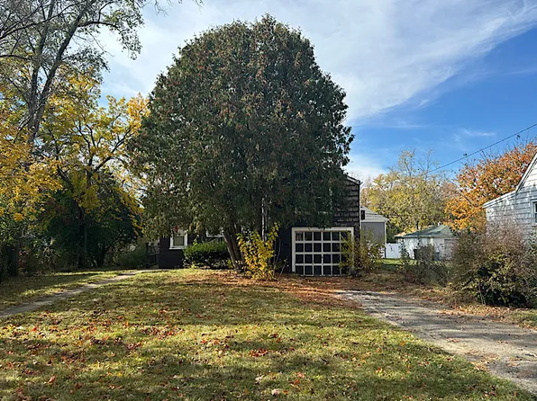 114 S Lincoln St, Westmont, IL 60559