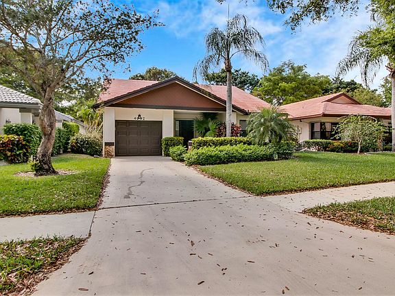 2nd image of 4992 Boxwood Cir