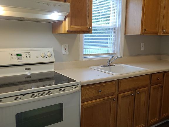 3rd image of 2916 Clearview Ave #1