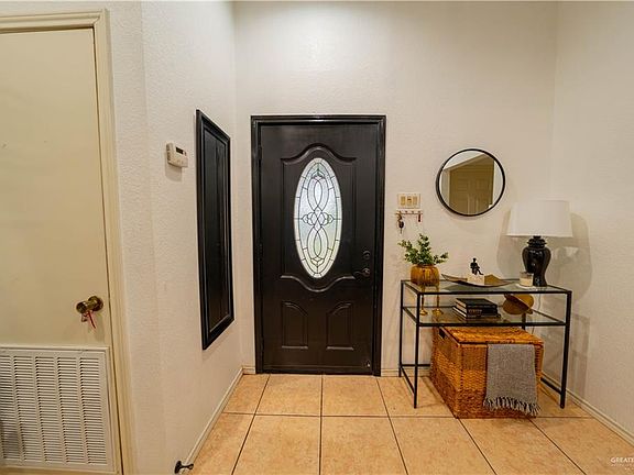 3rd image of 3332 Isabella St