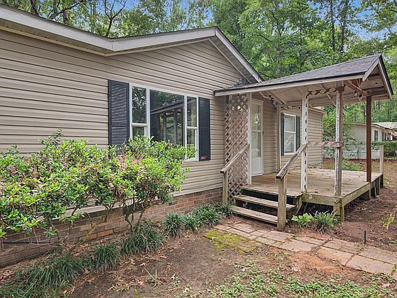4th image of 1332 Camp Zion Rd
