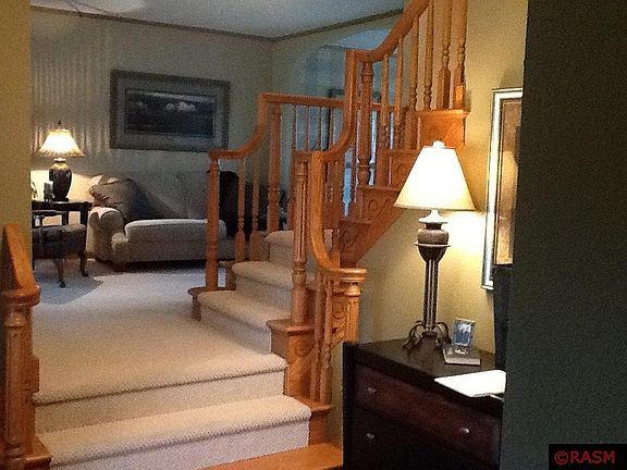 2nd image of 760 Meadowview Ln E