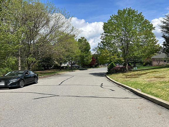 4th image of 5 Alcott Close