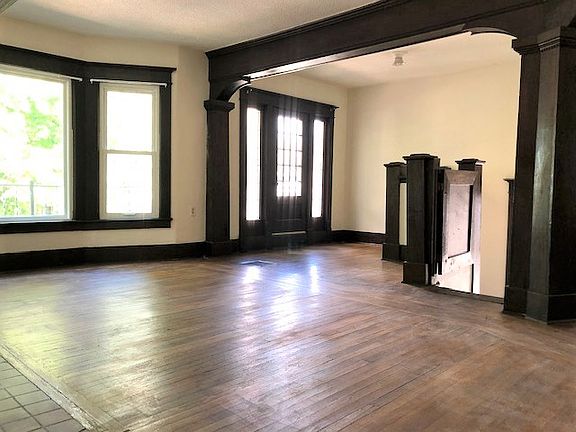3rd image of 65 Roanoke Pkwy #2