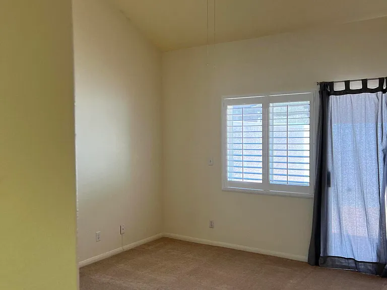 255 N Skyline Dr — Photo 16