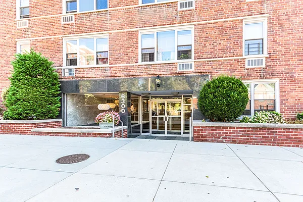 Sold by Re/Max In The City | media 27