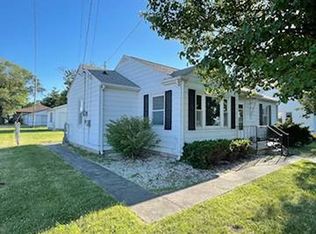 115 W College St, Fairfield, IL 62837