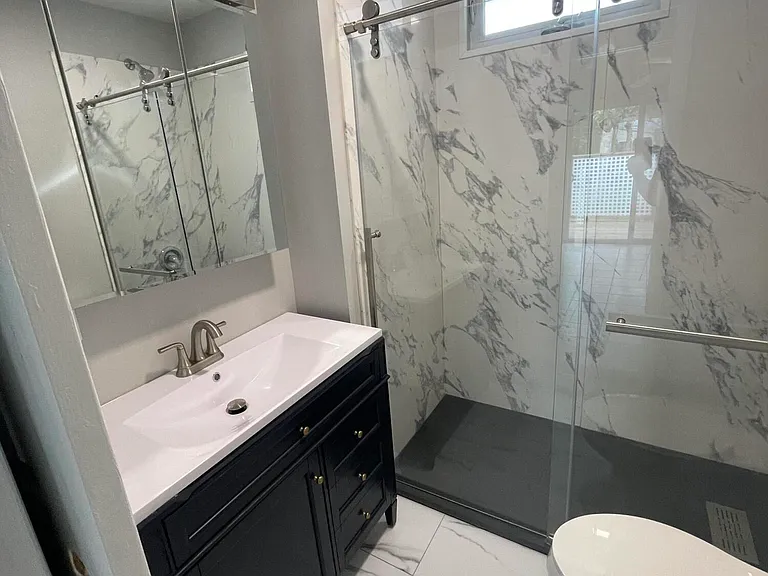 736 W King St #A — Photo 11