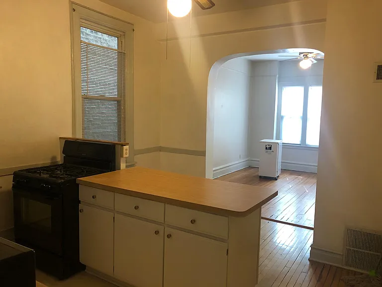 3237 N Clifton Ave #1F — Photo 5