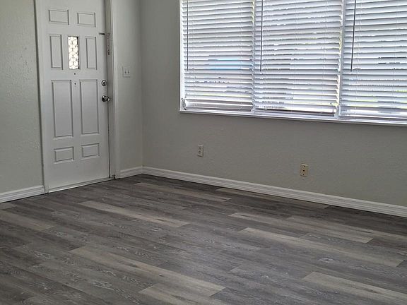3rd image of 7328 Kingsbury Cir