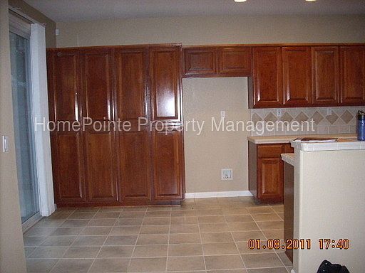 3rd image of 11 Klondike Ct