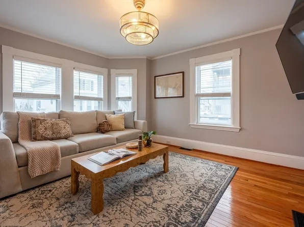 6 Arthur St, Gloucester, MA 01930