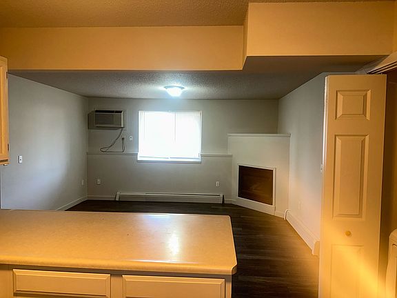 4th image of 952 Boston Way #9