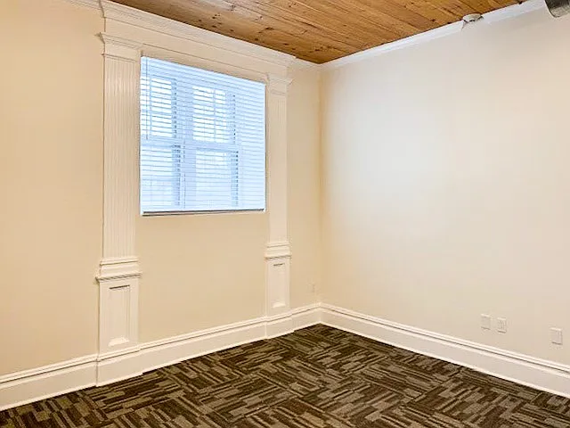 421 University Ave — Photo 18