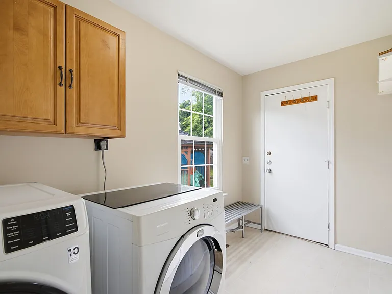 Mud/laundry Room