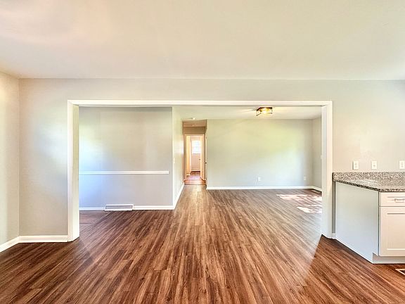 5th image of 4117 Summerglen Dr