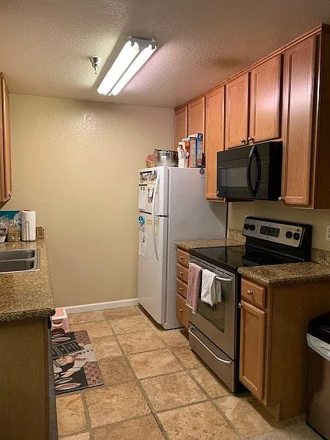 1 bed, 733 sqft, $2,450 — Photo 2
