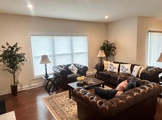 22 Sterling Ridge Rd, Albany, NY 12211