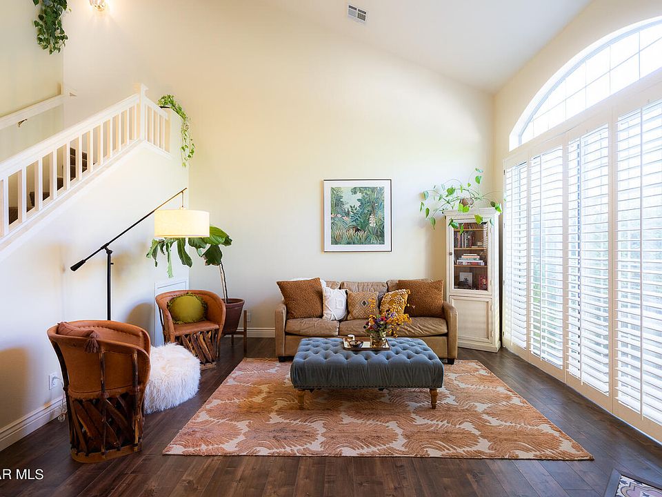 1st image of 331 Avenida De Royale