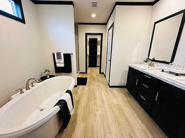 Dwelling at New Braunfels — Photo 3