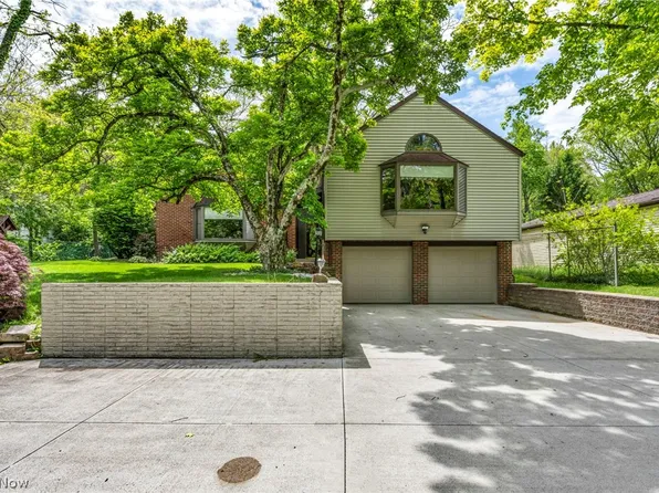 11259 Robson Rd, Grafton, OH 44044