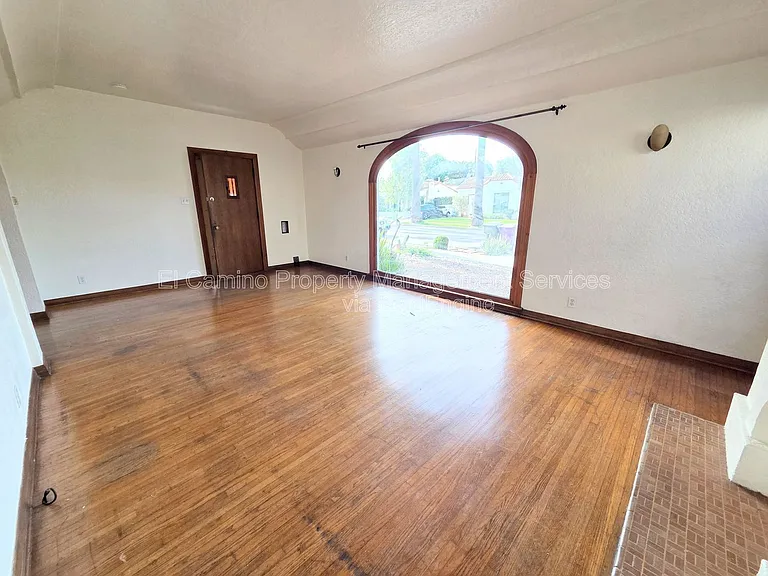 2068 San Francisco Ave — Photo 8